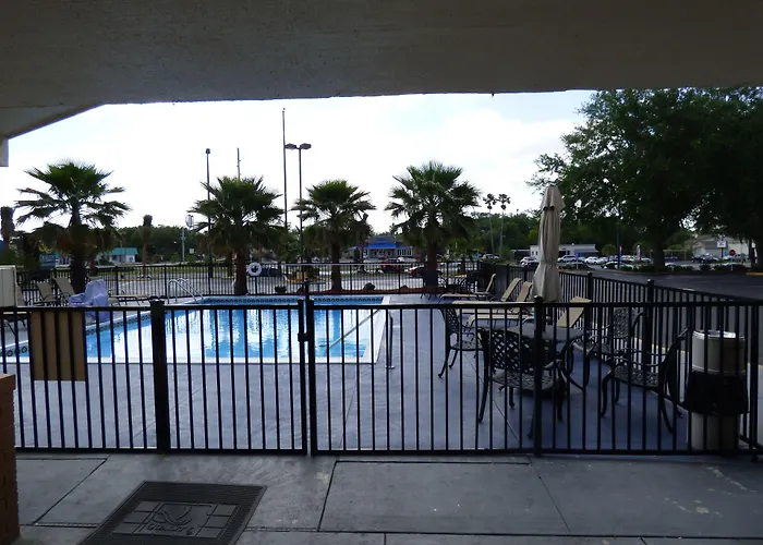 Quality Inn & Suites Leesburg Chain Of Lakes